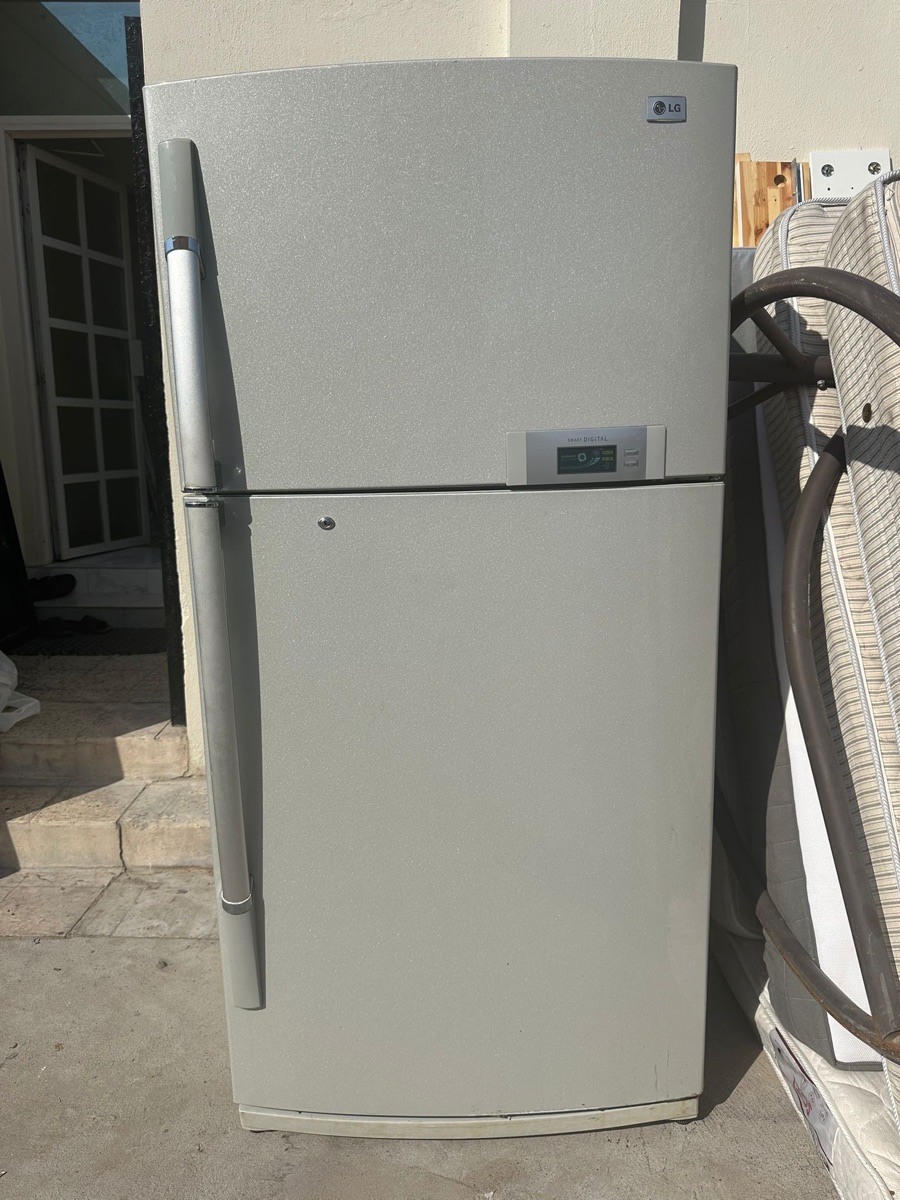 NEW 640 LTR LG GREY FRIDGE FOR SALE!!! - Image 1