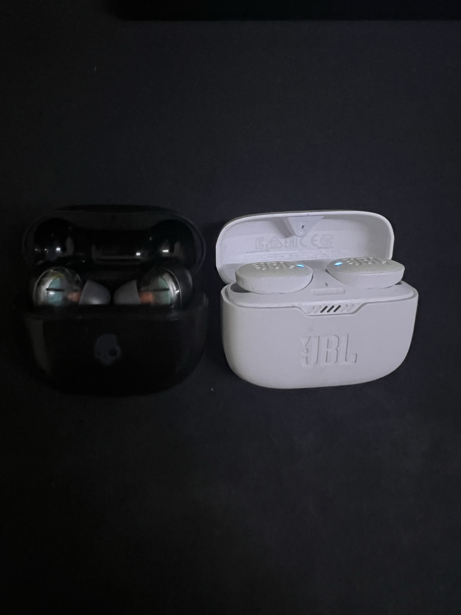 Skullcandy and JBL earbuds/headphones - Image 3