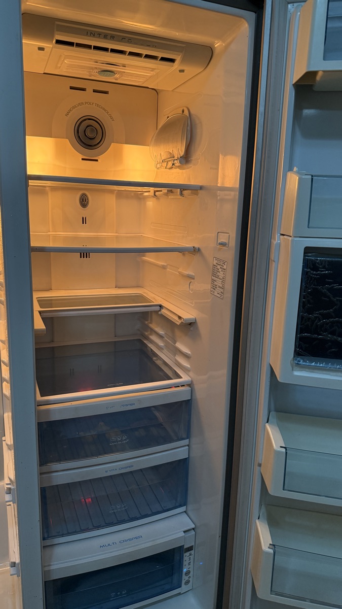 Daewoo 649L fridge / refrigerator - Image 1