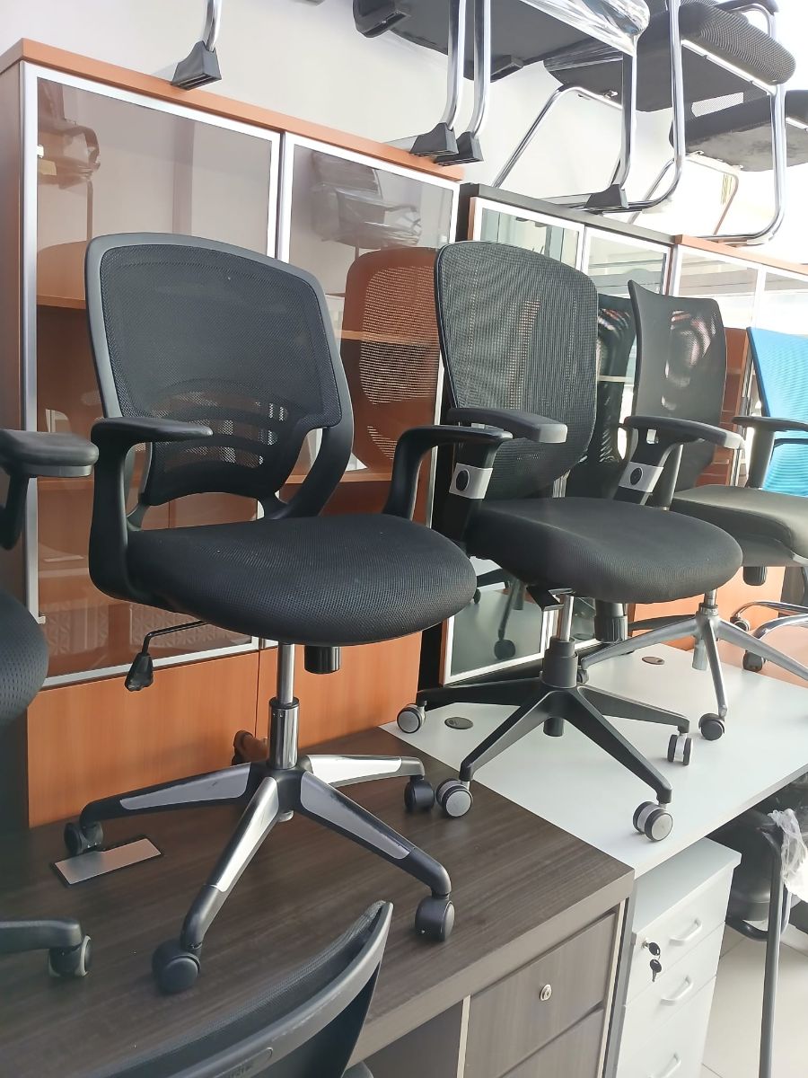 Used office desk and chair buy sell in qatar 51448902 - Image 10