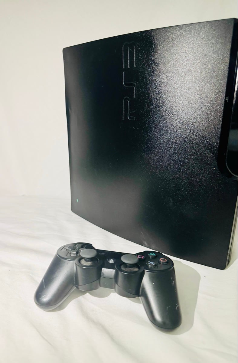 Original PlayStation 3 with one controller - Image 2