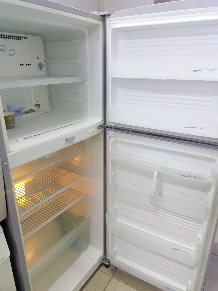 Sharp refrigerator - Image 4