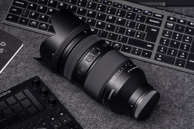 SAMYANG 35-150 mm  F 2 - 2.8 SONY Lens - Image 3