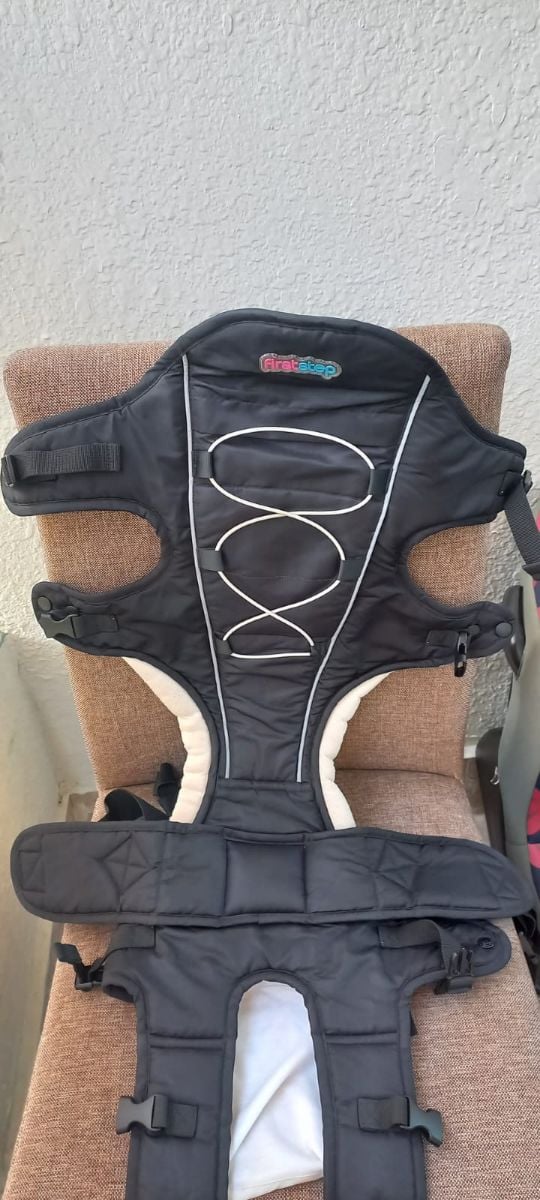 NEARLY NEW! Baby Travel System Bundle for Sale! - Image 4