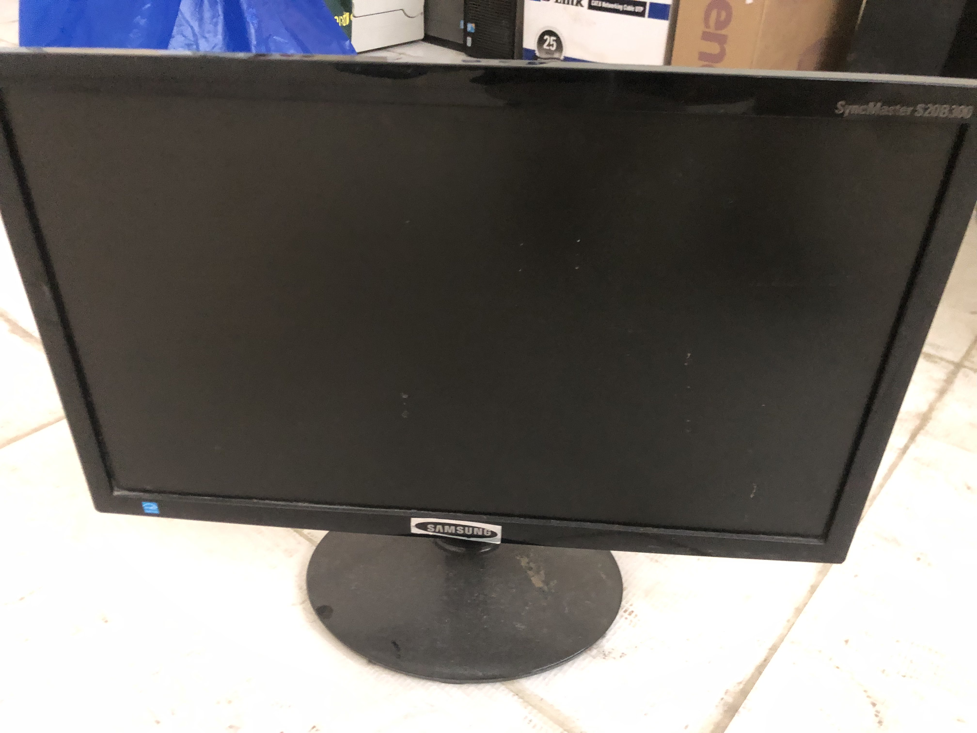 Samsung Synmaster S20B300 - Image 1