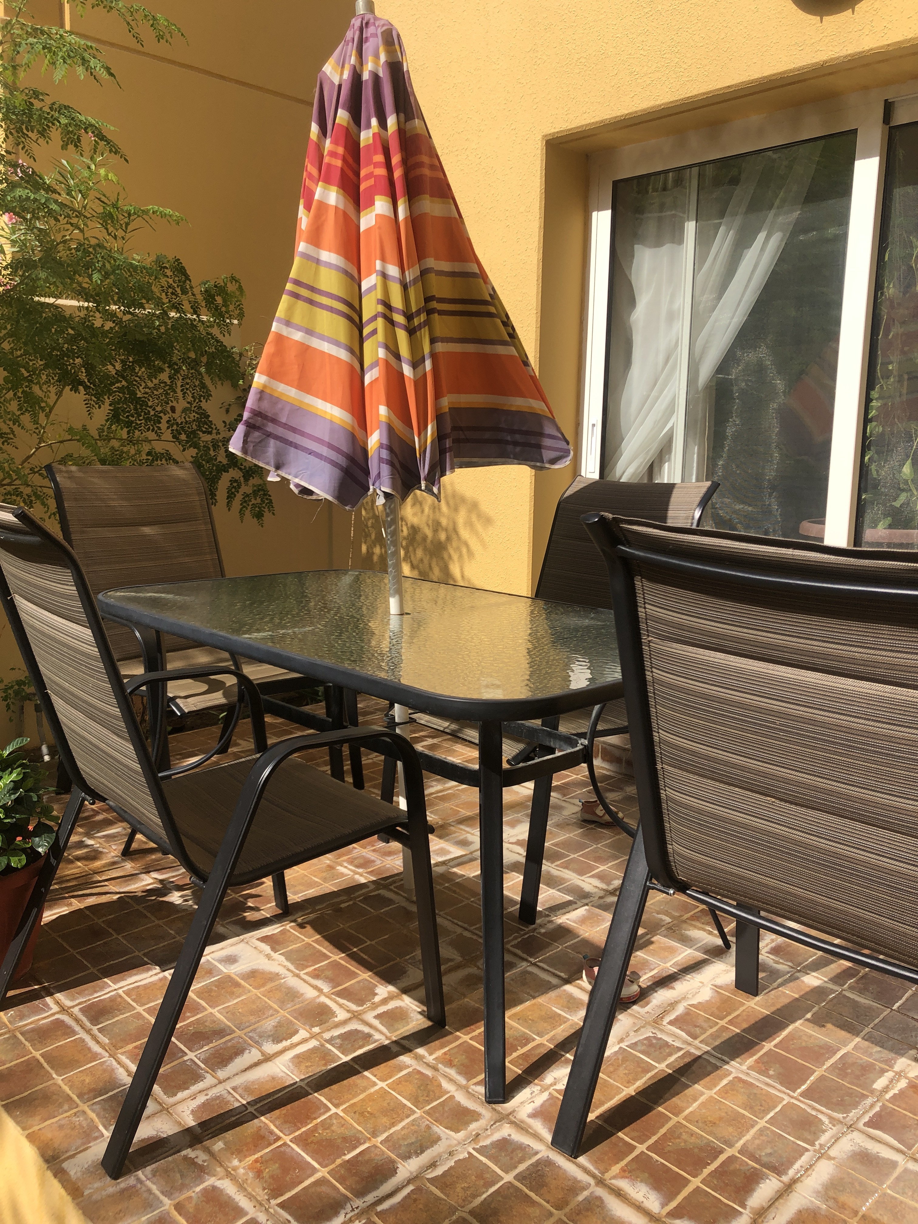 glass table with 4 chairs for sale - Image 2