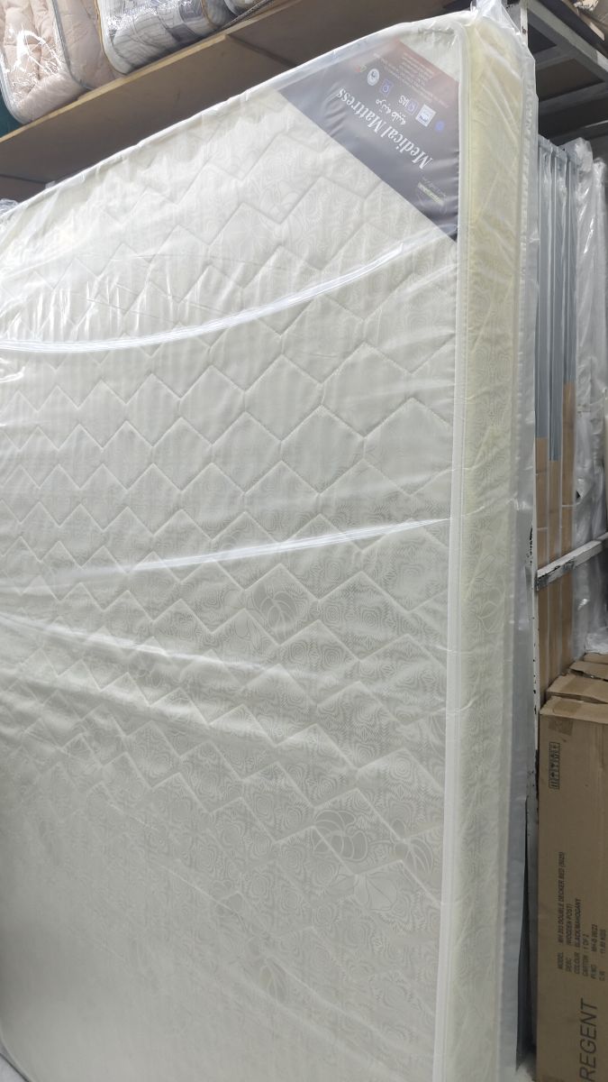 Bed and mattress - Image 8