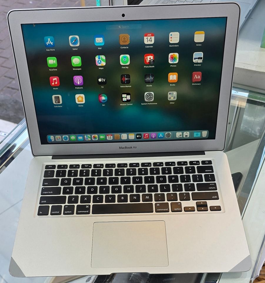 MacBook Air i5 / 2017
8GB RAM 256GB SSD STORAGE - Image 4