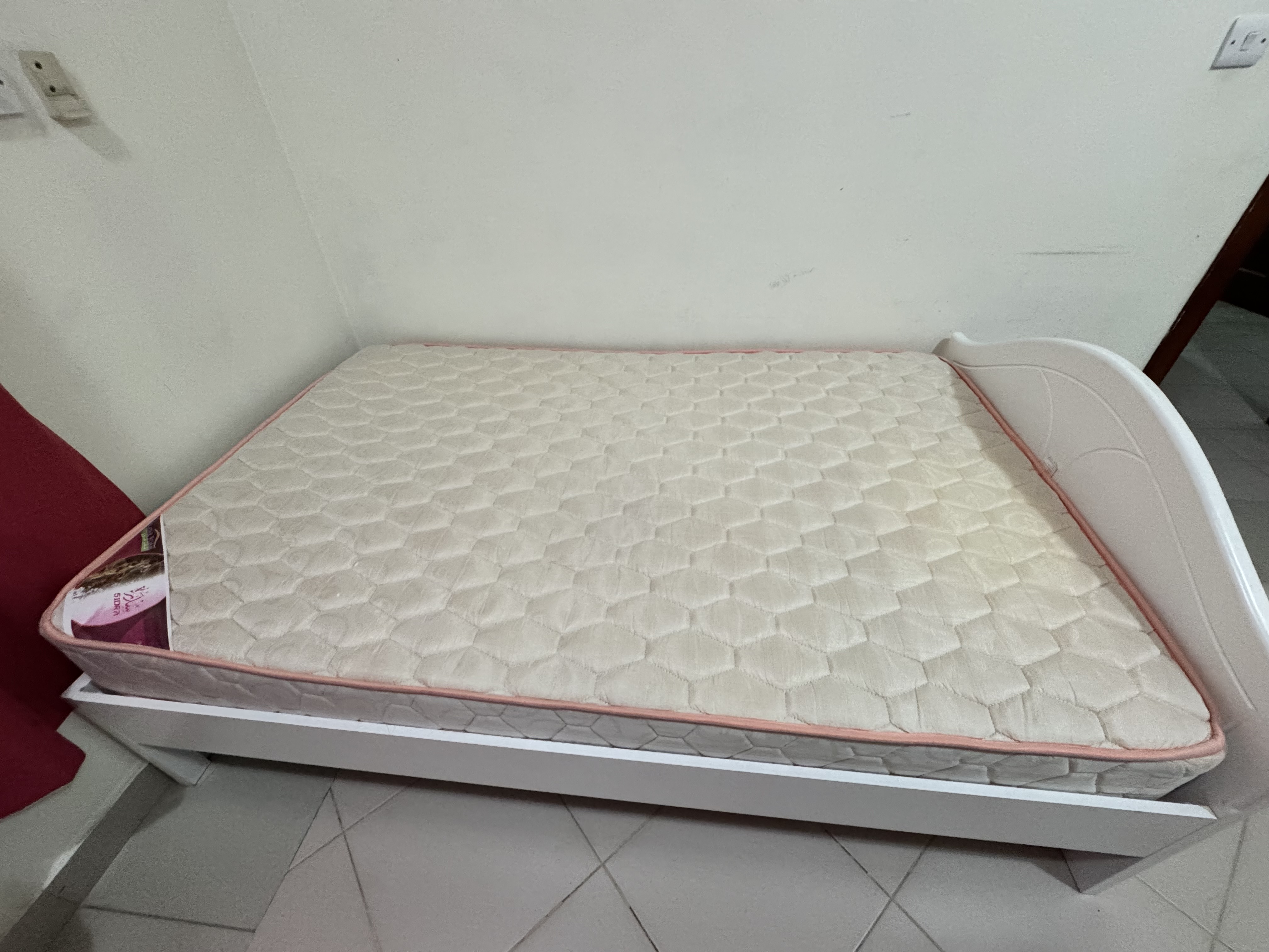 Mattress for sale (free bed) - Image 1