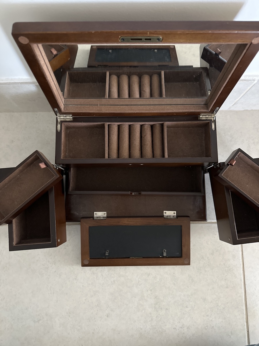 Jewellery storage - Image 4