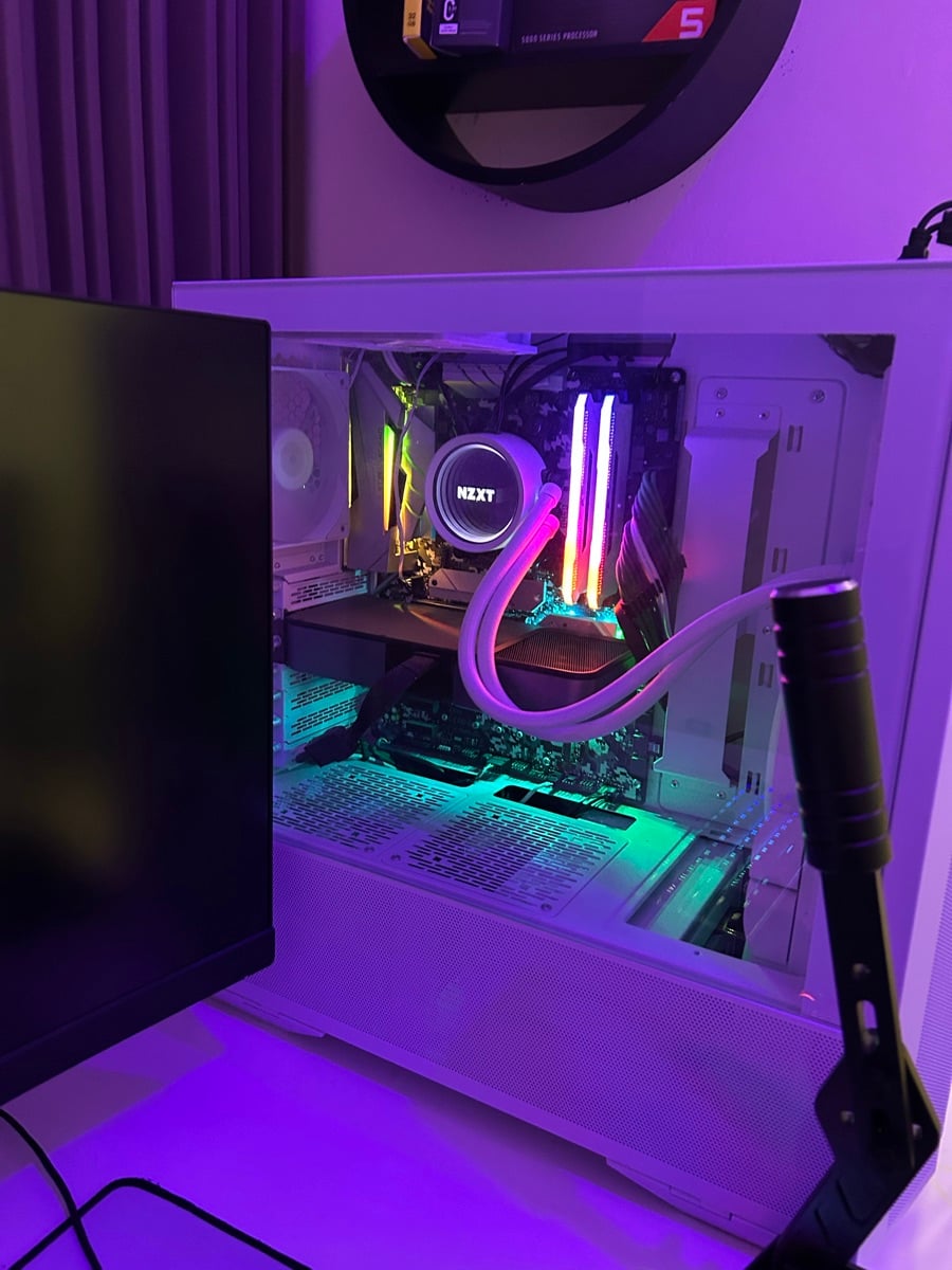 Gaming pc Rtx 3070 with monitor - Image 1