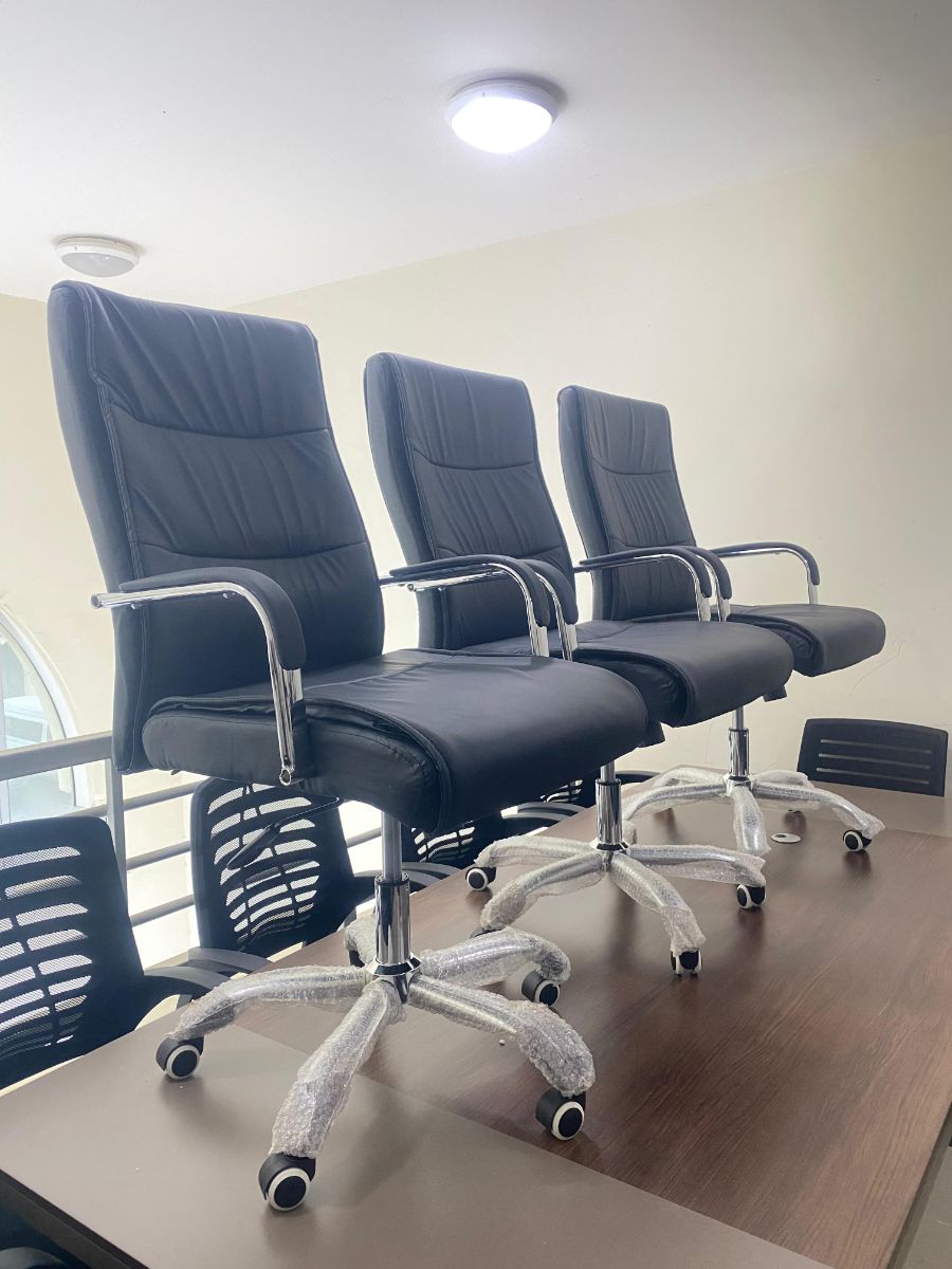 Used office furniture buy sell 33049900 - Image 1