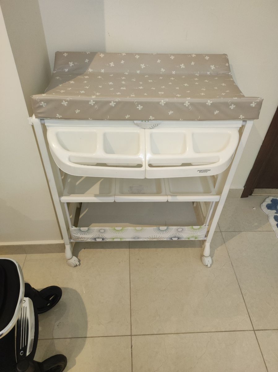 Baby changing and bathing table early used - Image 2