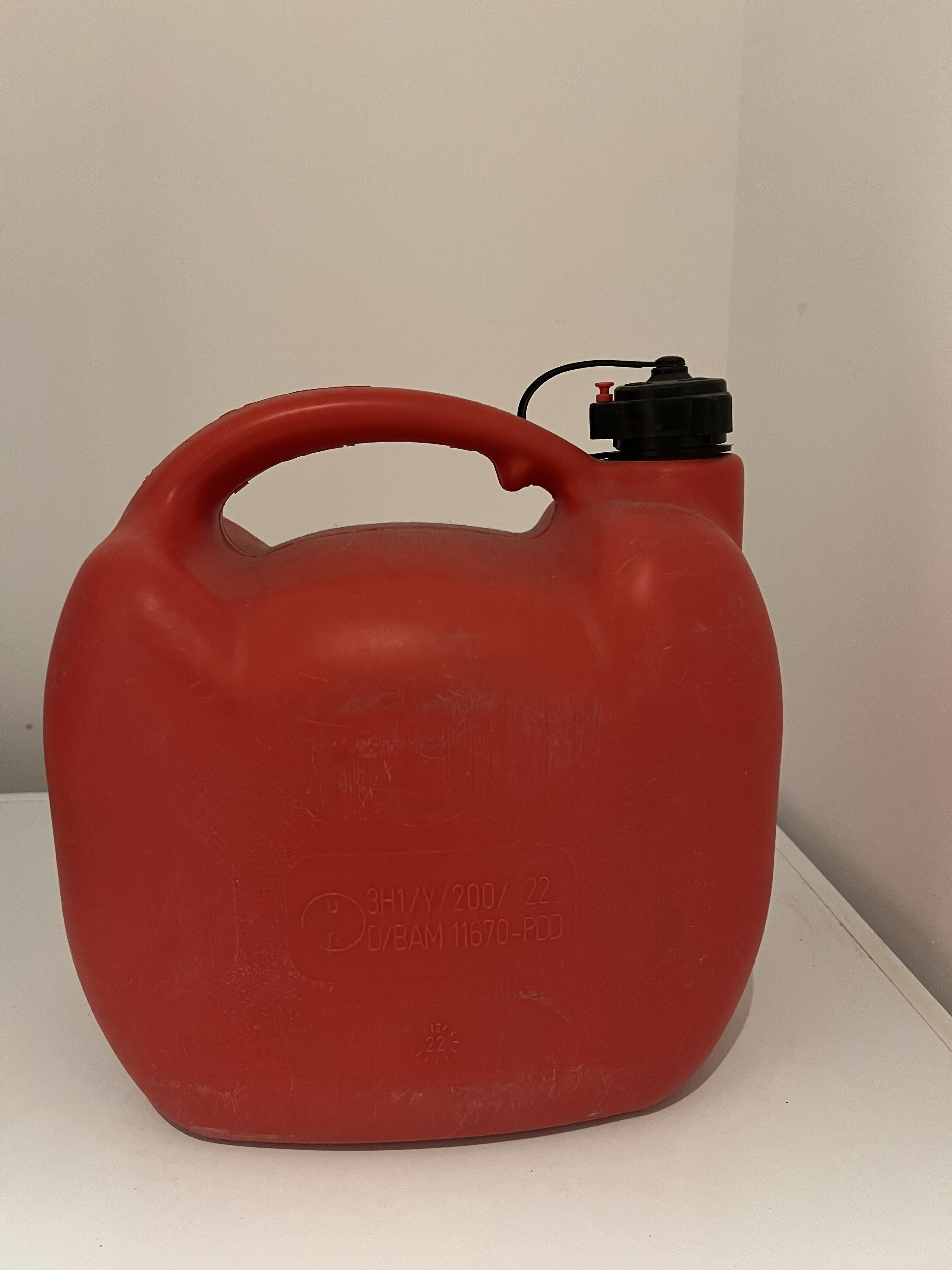 10 litre petrol Jerry can - Image 1
