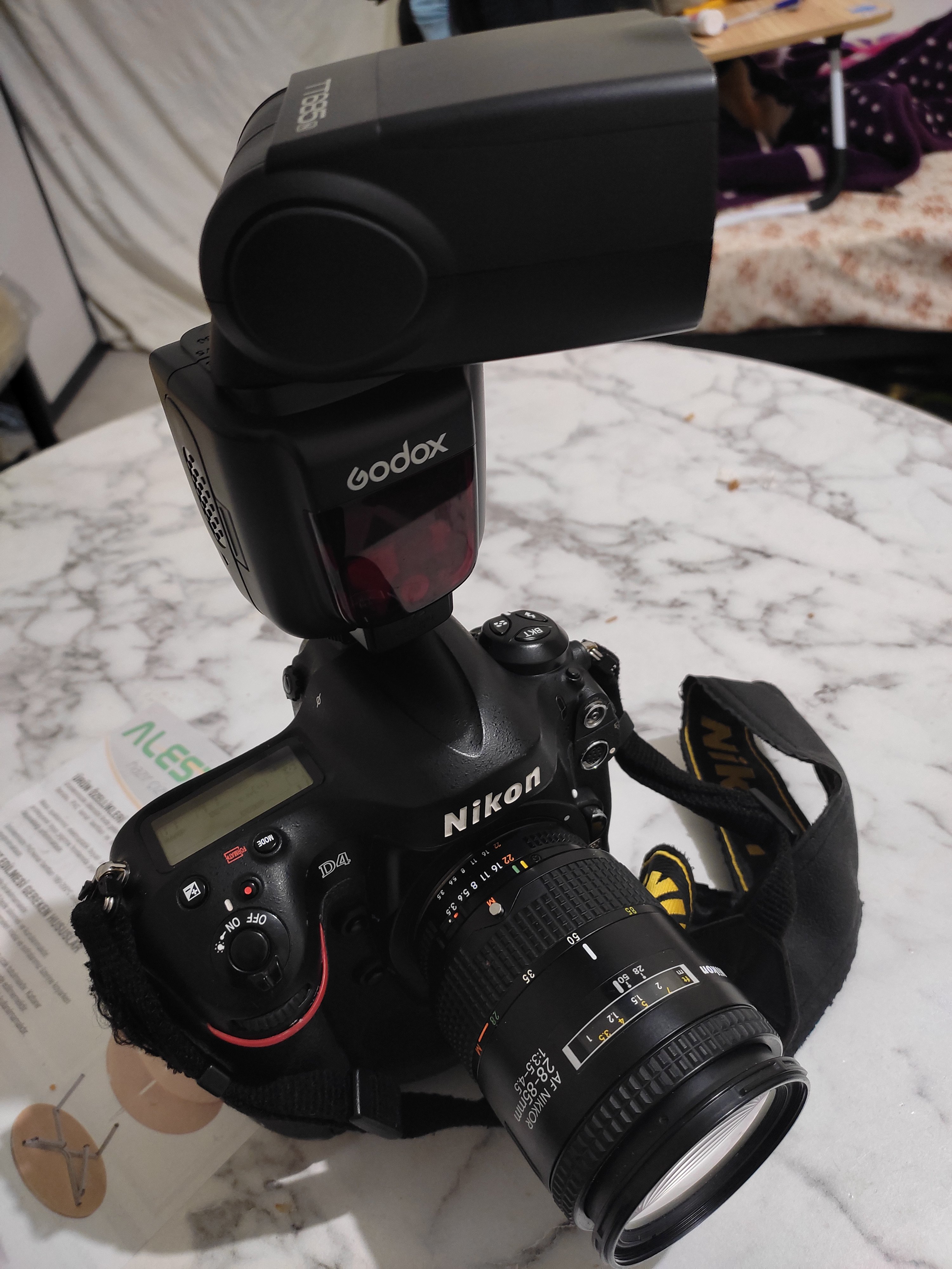 NIKON D4 Professional DSLR - Image 1
