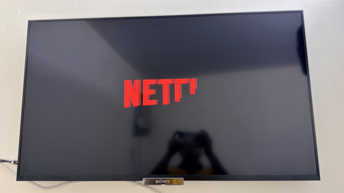 semi-smart" Sony Bravia TV with Ooredoo setup box. - Image 1