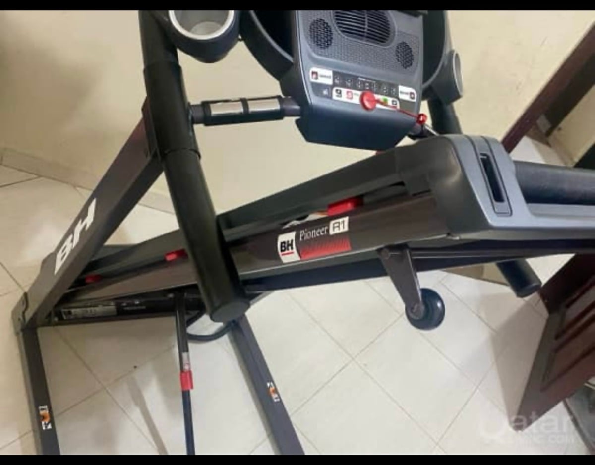 BH PIONEER R1   TREADMILL - Image 4