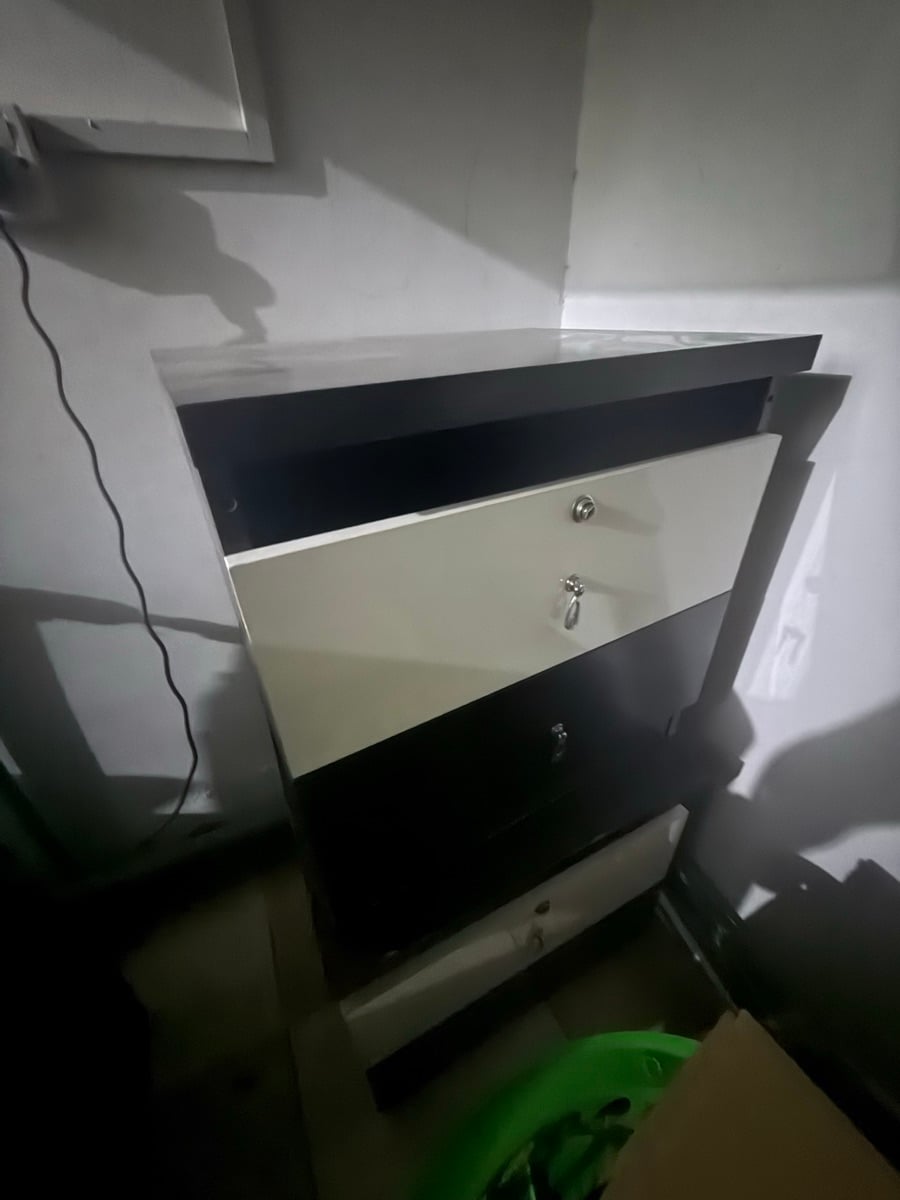 Dressing table and side table - Image 1
