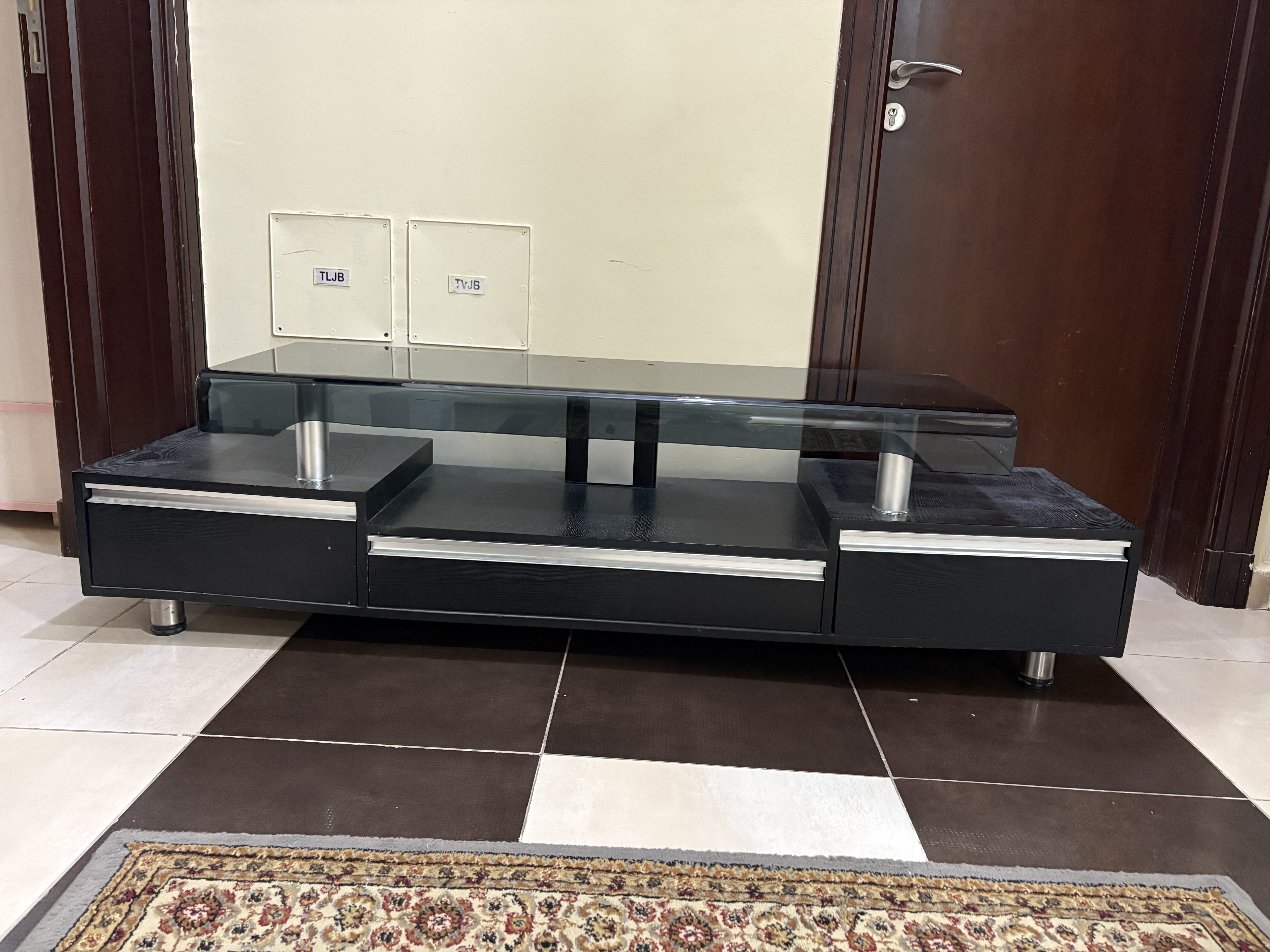 TV table  - Image 3