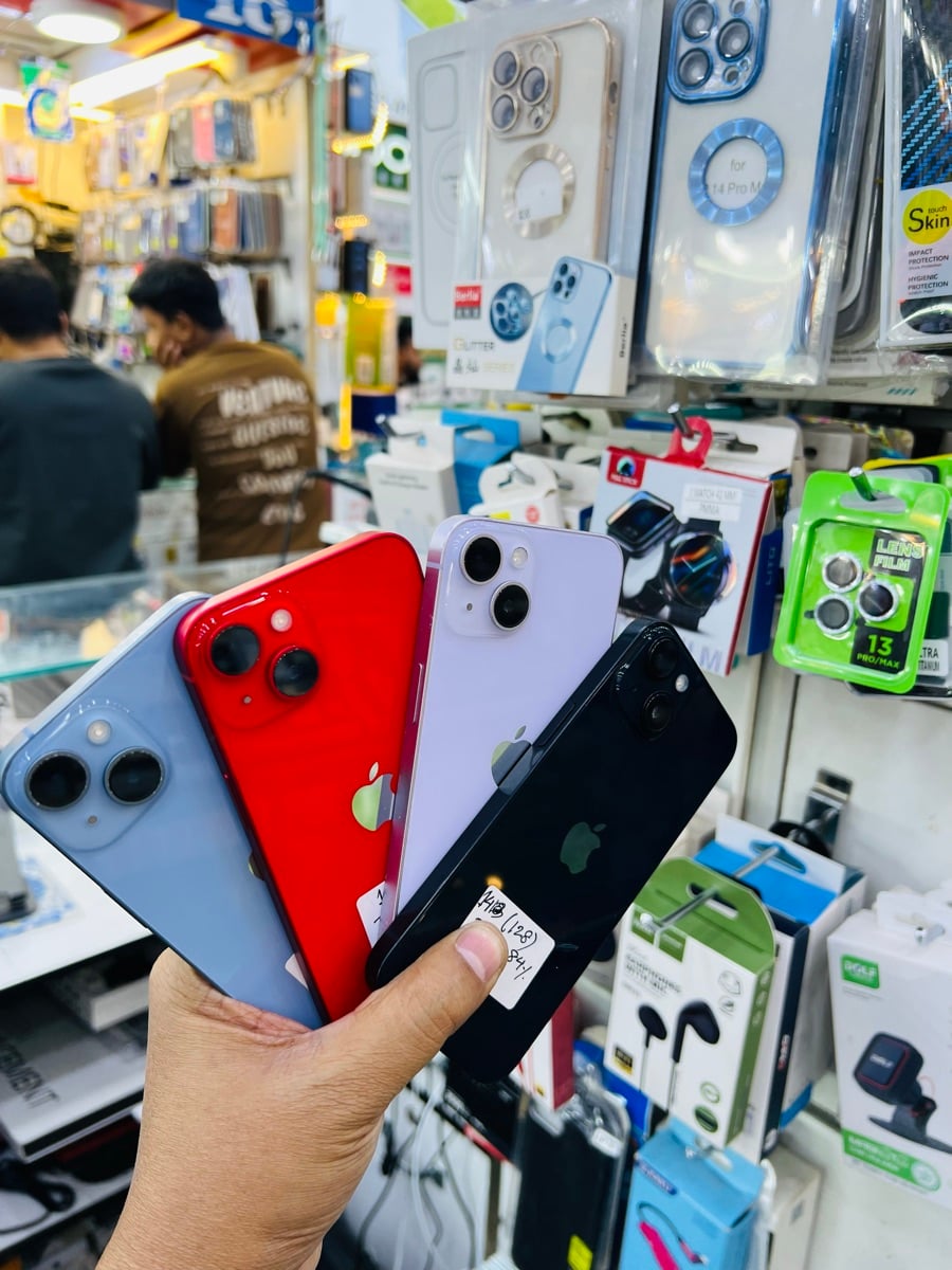 iPhone 14 - Image 3