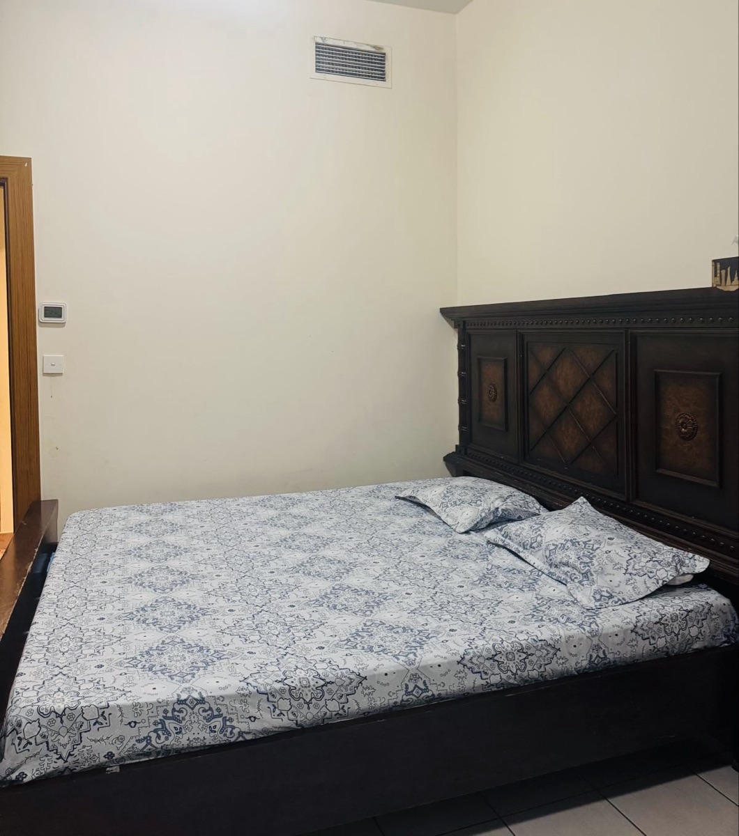 King size bed with mattress - Image 8