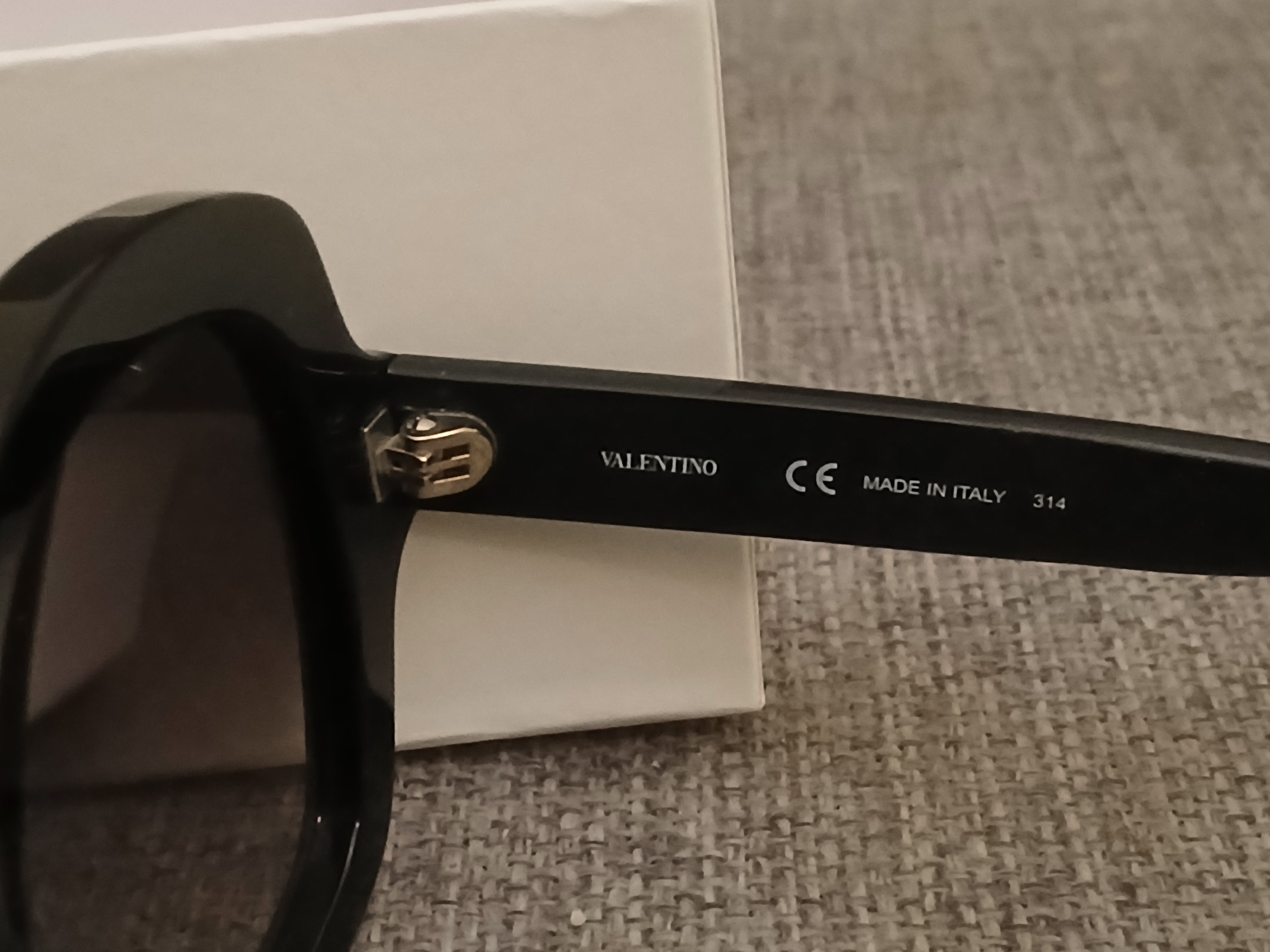 Sunglasses (Valentino) - Image 8