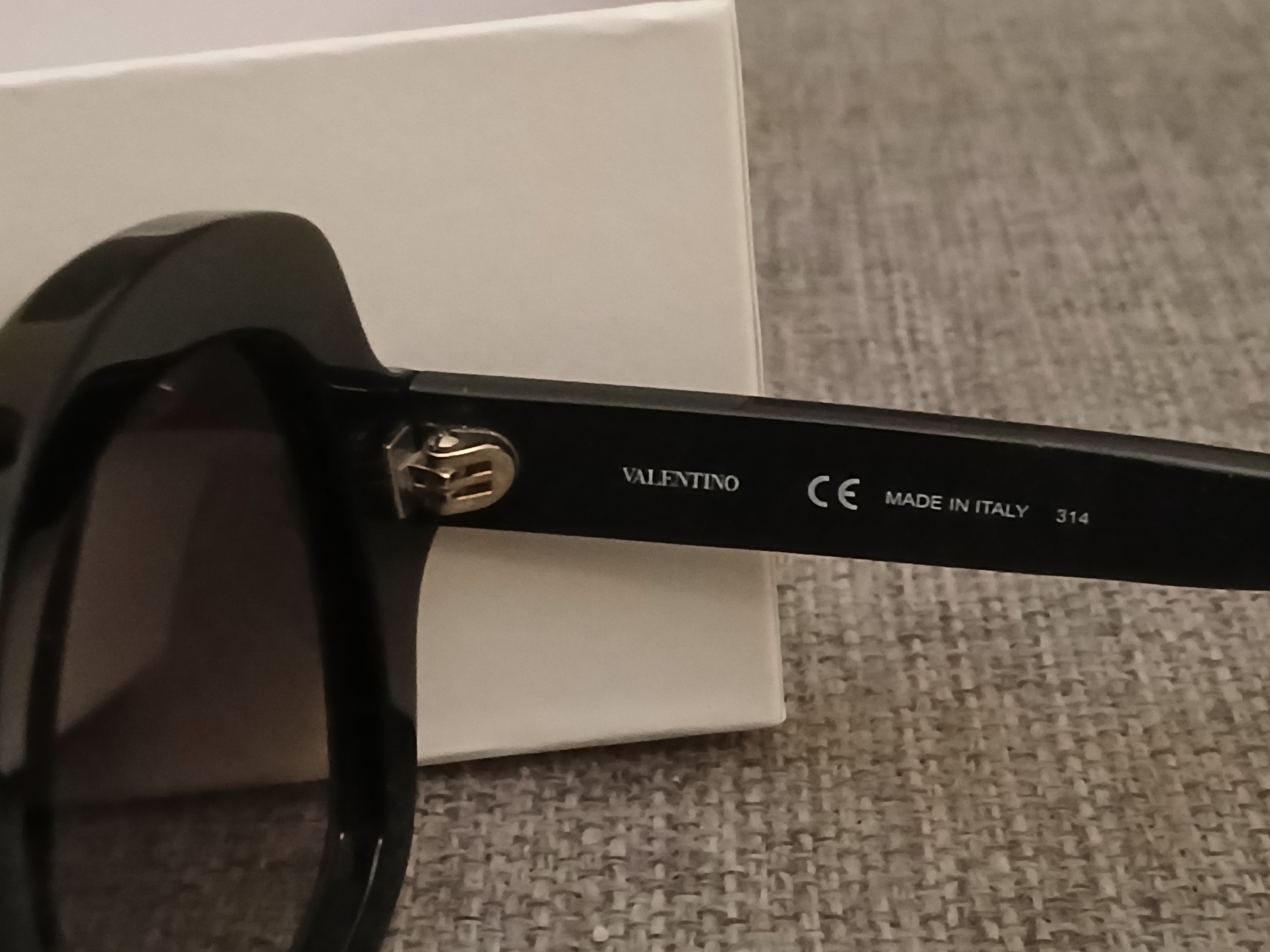 Sunglasses (Valentino) - Image 7