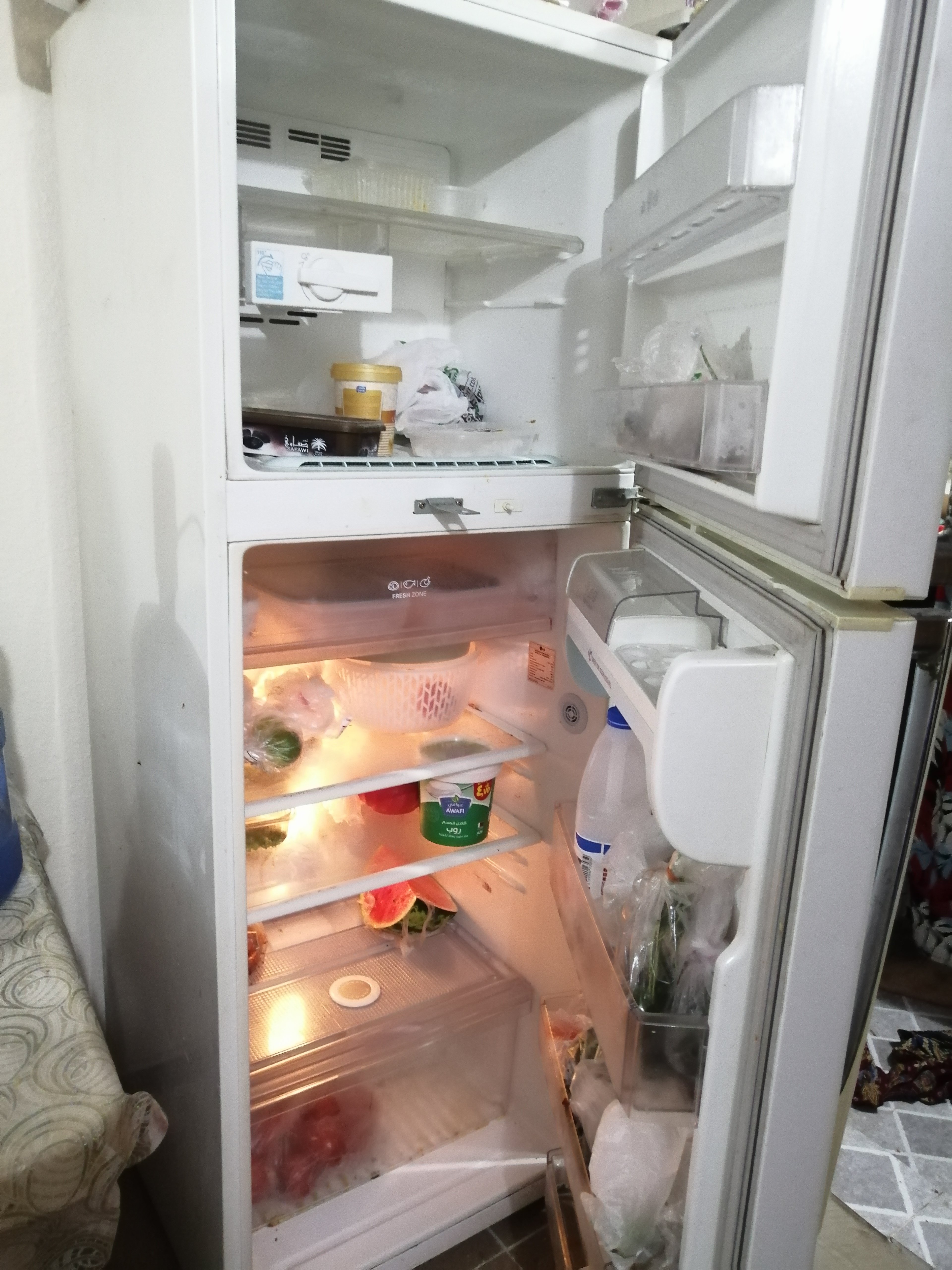 LG Refrigerator 2 door very good working condition  - Image 3