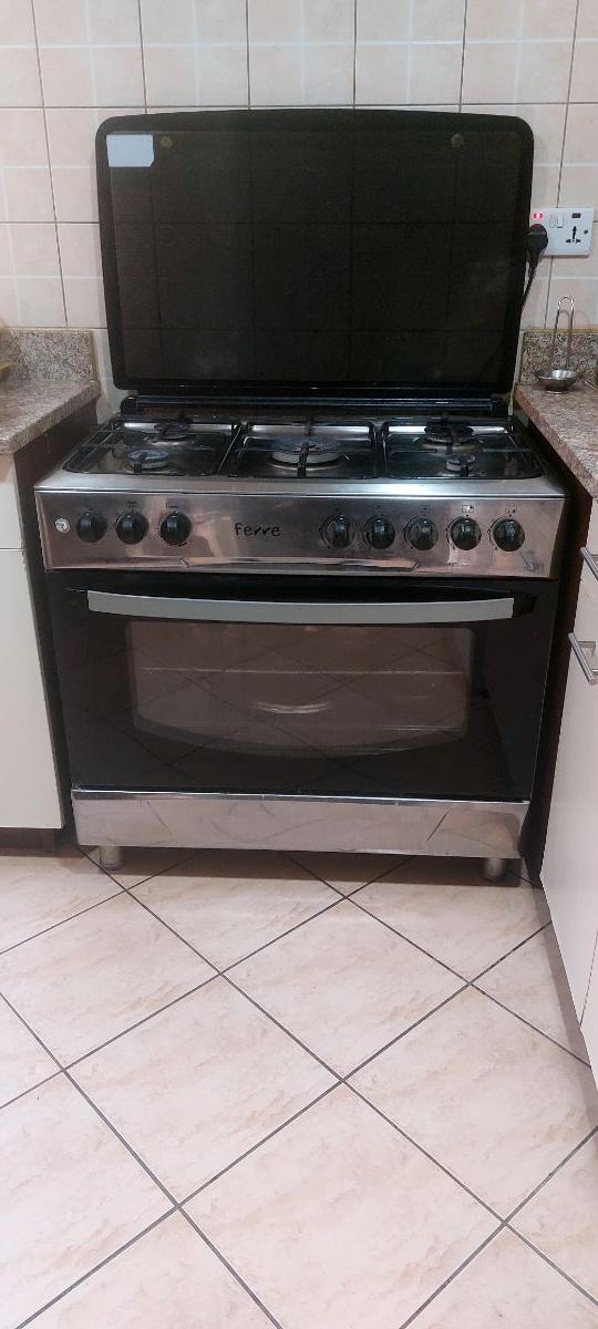 Microwave Oven and Stove with 5 burners - Image 2