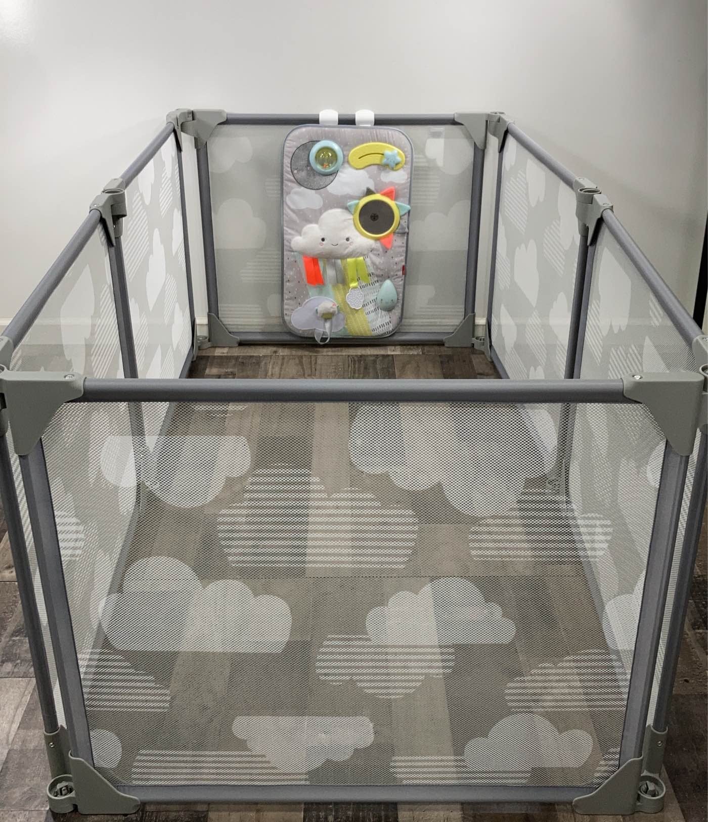 Great catch- SKIP HOP Expandable Baby Gate (instead of 1800 qar only 650 qar) - Image 2