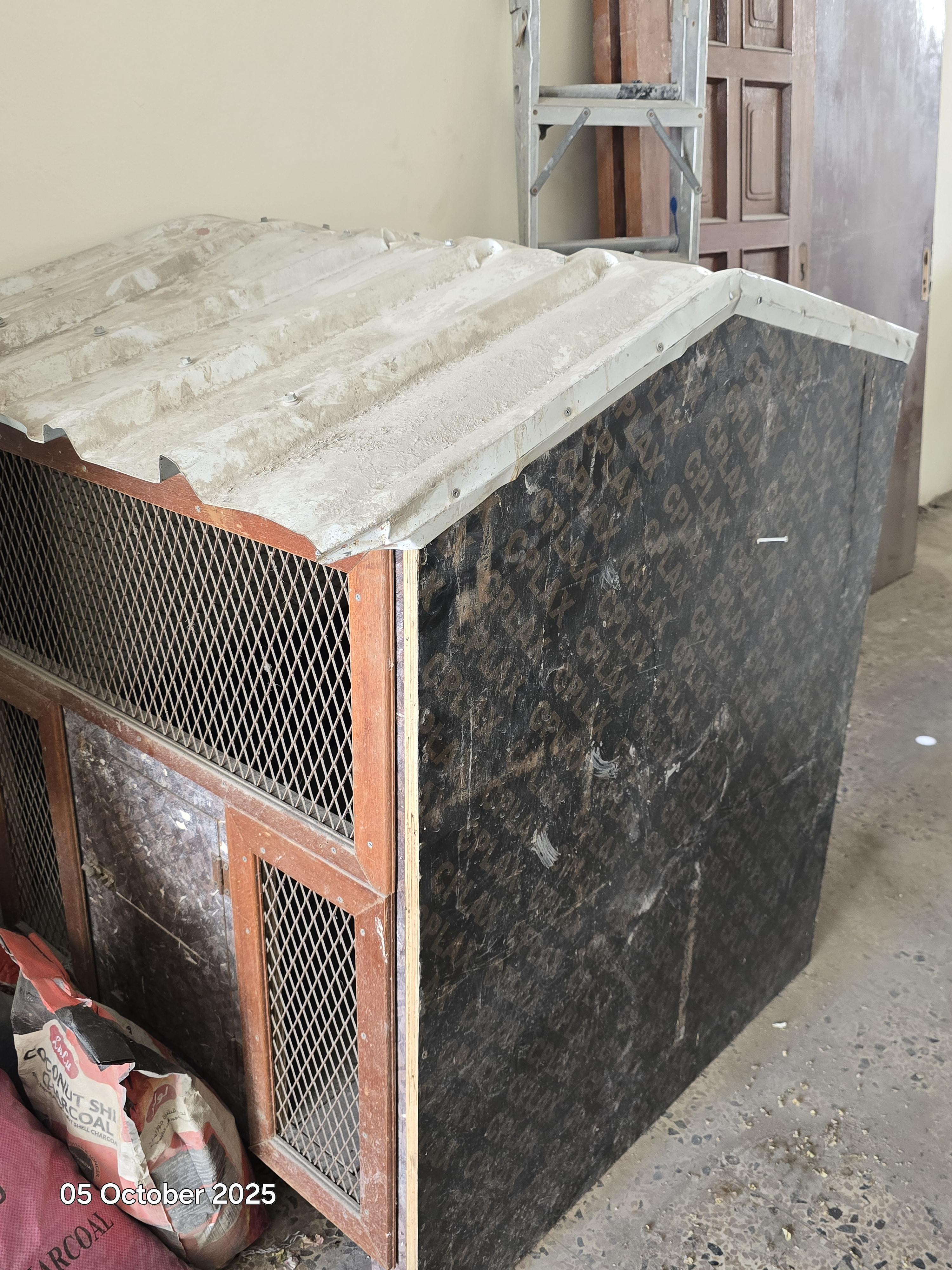 Pet cage wooden - Image 7