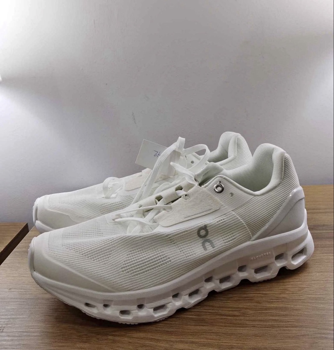 ON RUNNER BRAND NEW SIZE 42 - Image 1