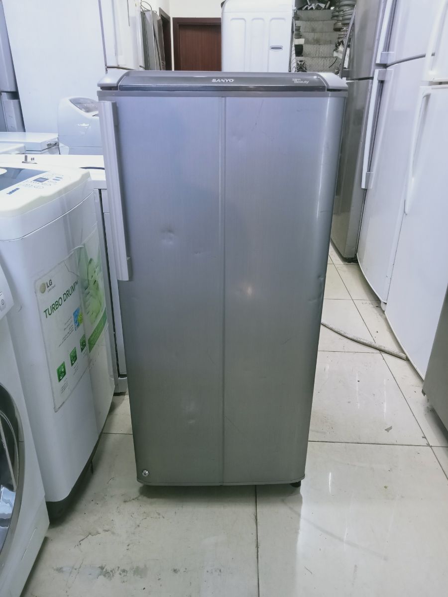 Sanyo refrigerator available for sale - Image 1