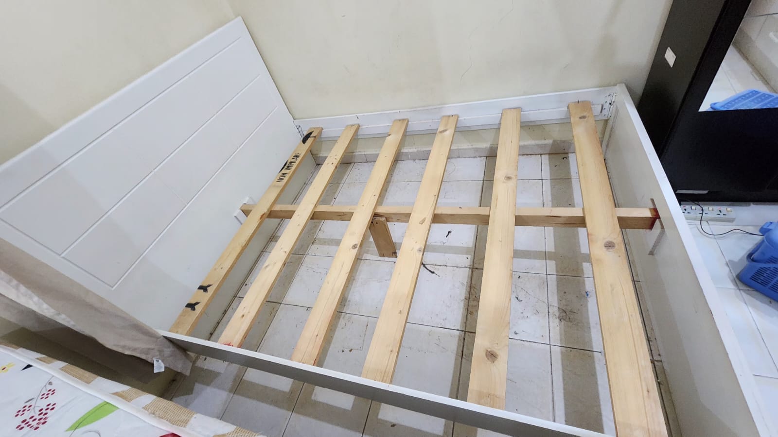 Queen size ikea bed frame for sale 200 QR - Image 2