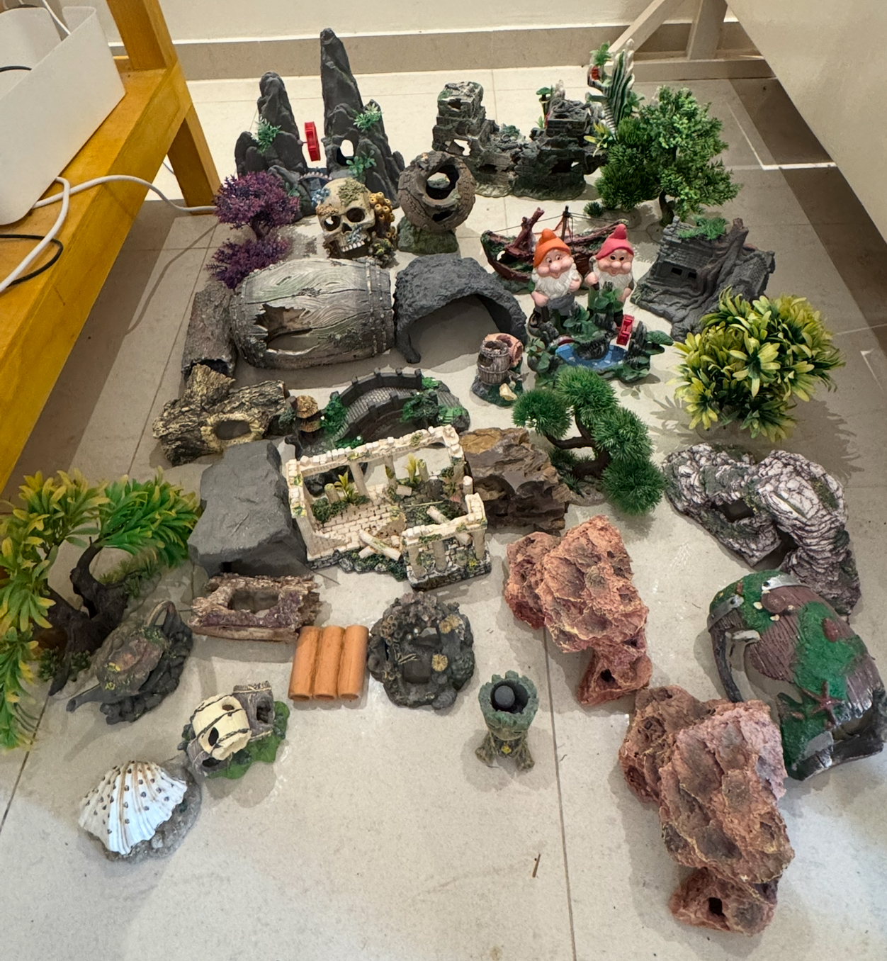 Aquarium and accessories for sale - Image 10