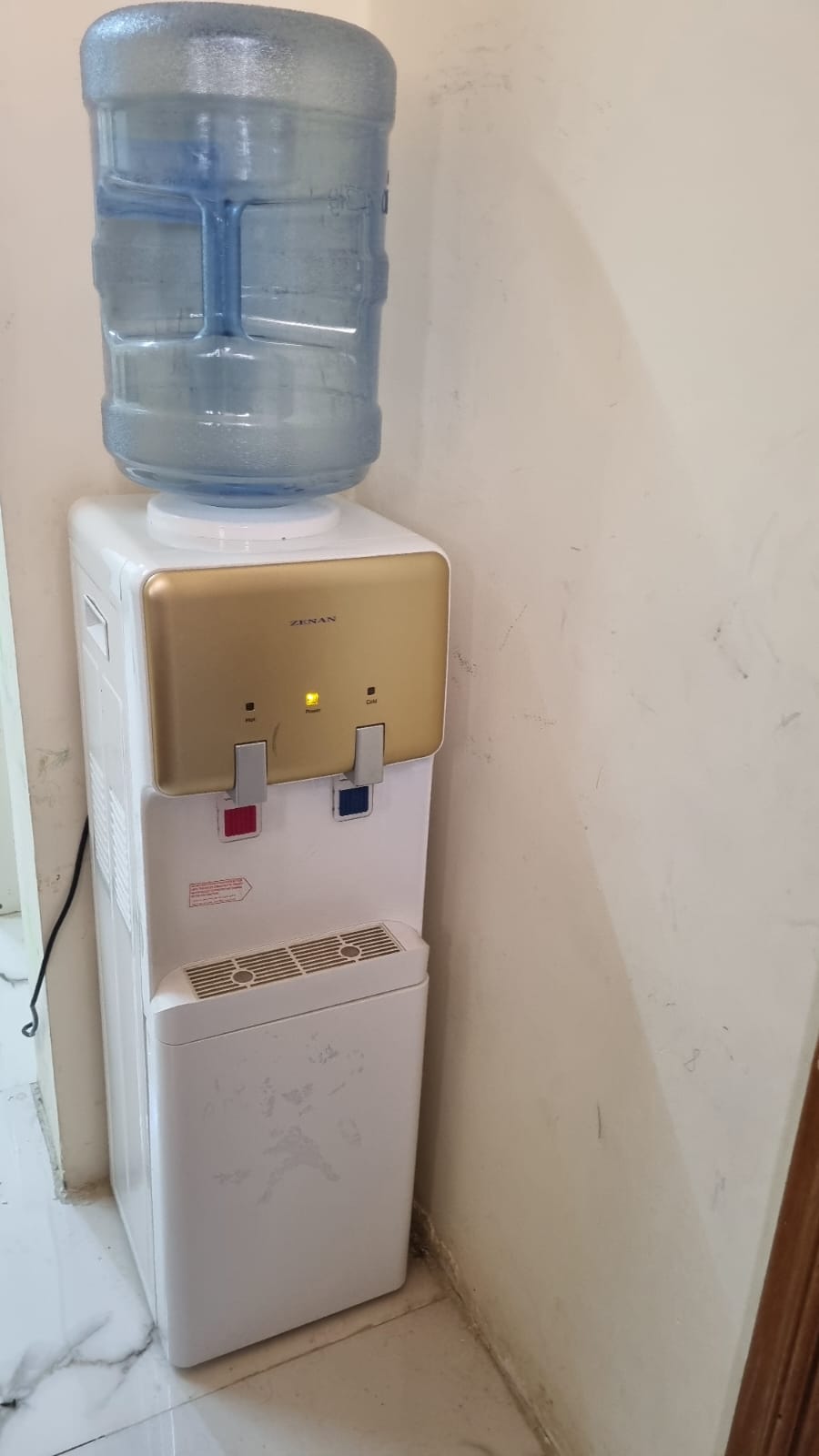 Refrigerator and other items. - Image 15