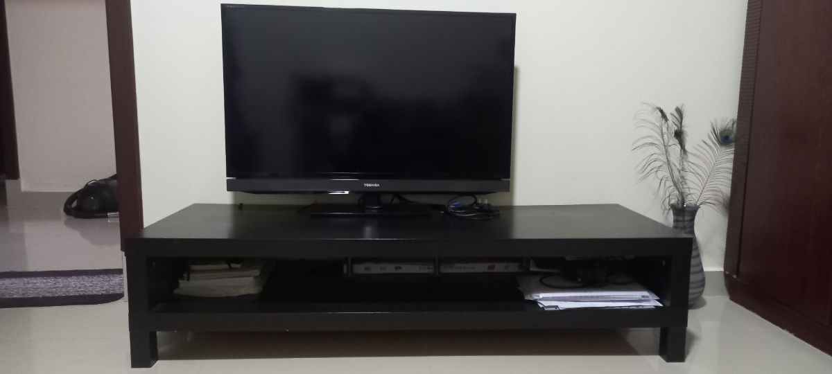Toshiba 40 TV with wooden stand from ikea - Image 2