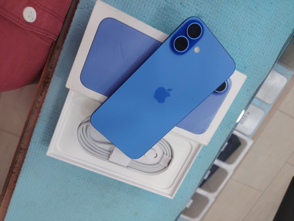 I phone 16 plus 128gb ultramarine color - Image 1