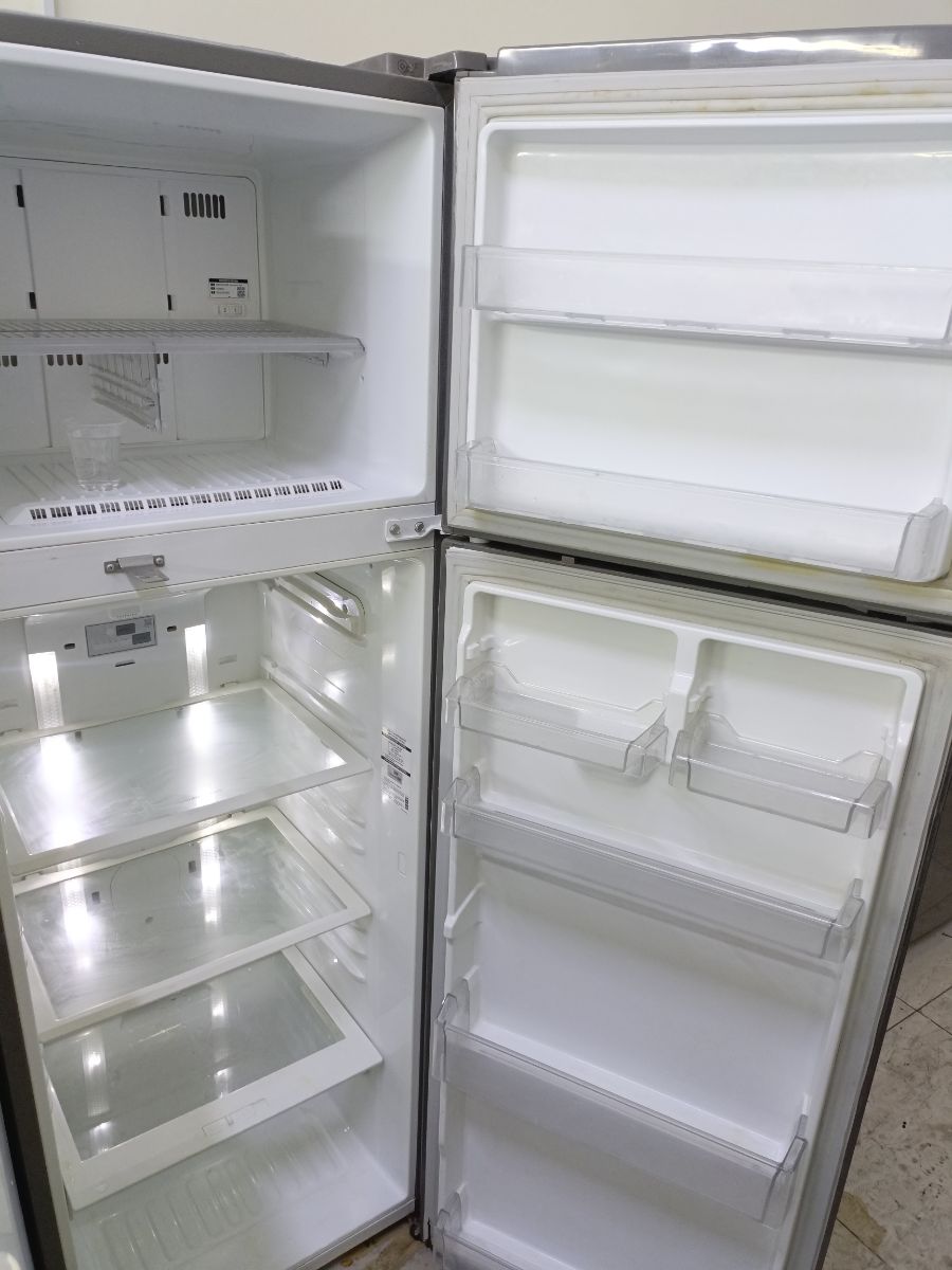 Lg refrigerator - Image 2