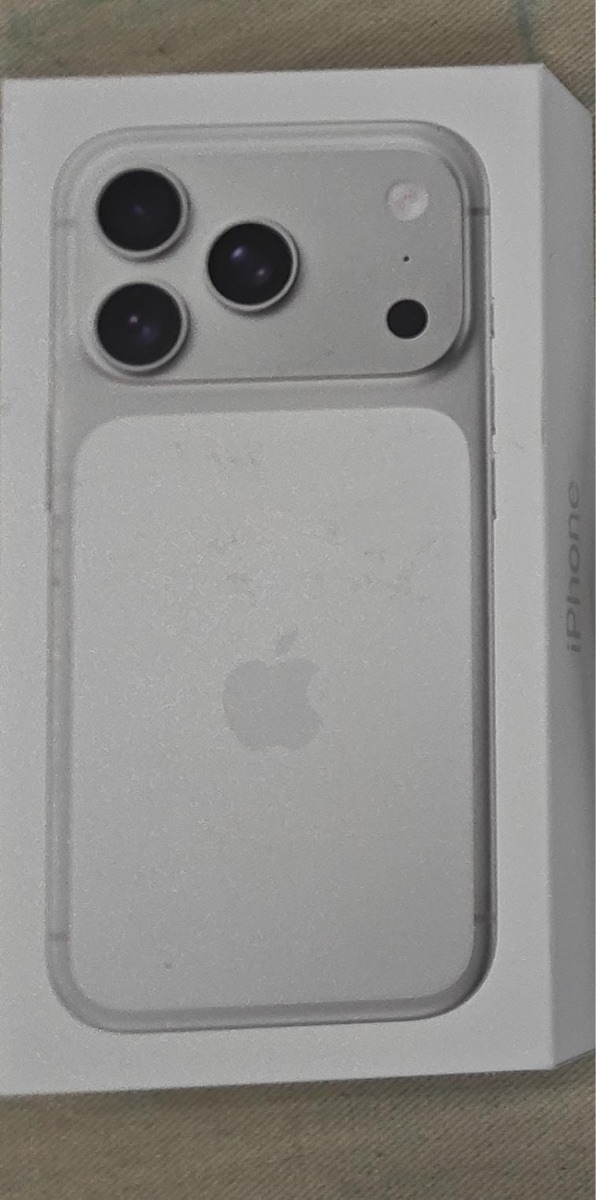 IPhone 17 Pro Max 256 gb Silver Arabic - Image 1