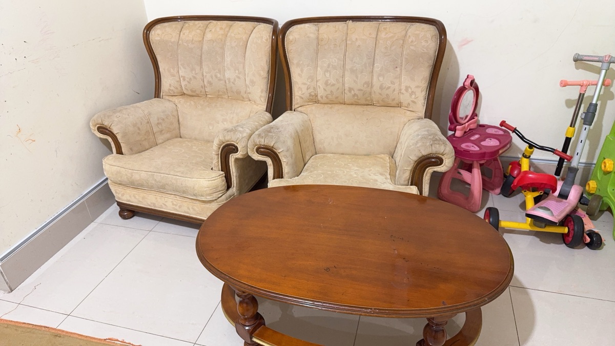 3+1+1+1+1 (total 7 seater sofa with center and side table) for pick up only. - Image 2