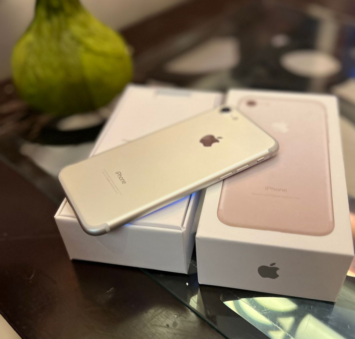 iPhone 7 (iOS 15) - Image 2