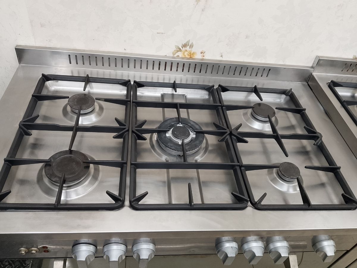 Up gas down electric stove for sale 90*60 - Image 3
