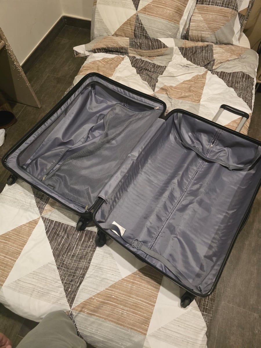 FOR SALE – Rock UK Large Hard-Shell Luggage - Image 3