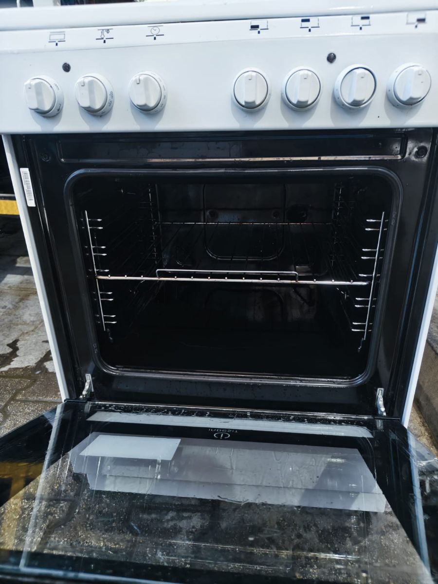 Electric Italy electric saramik 4 burner cocker for sale - Image 3