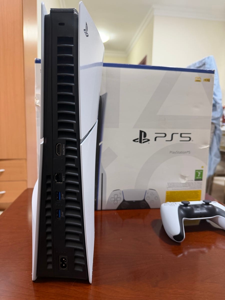 PS5 Disc Version with 2 Games & full box (825Gb) - Image 6