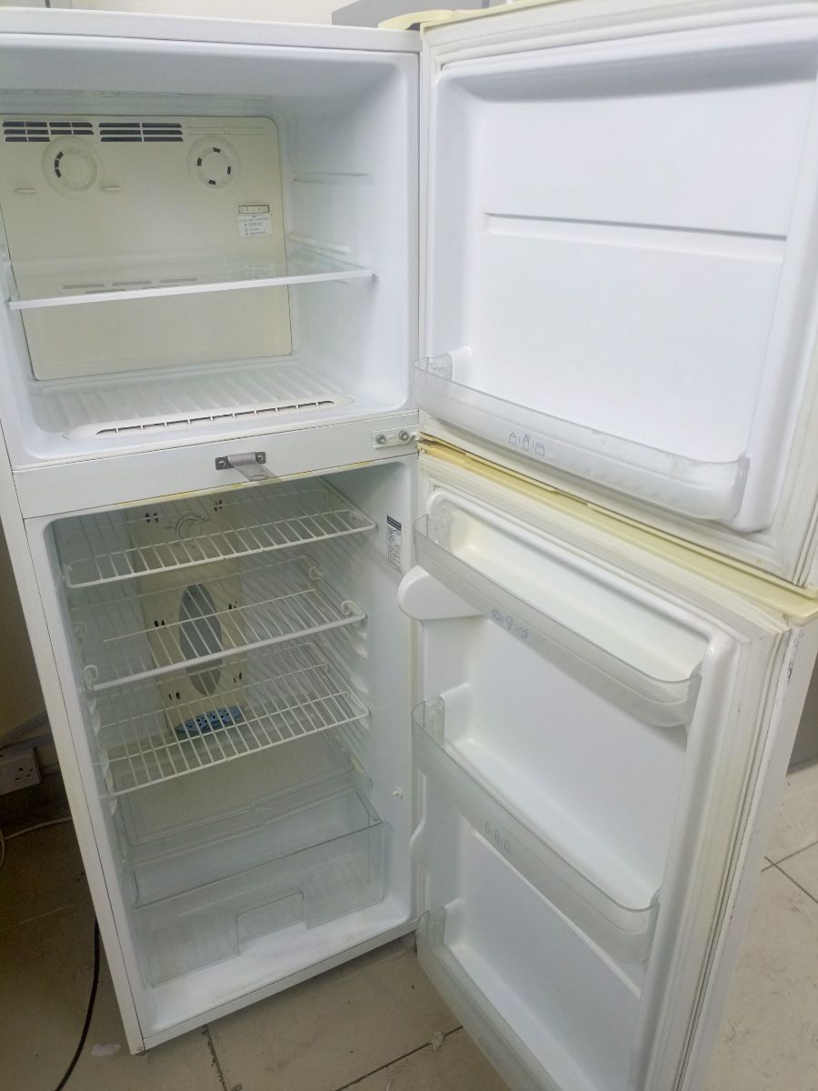 Lg refrigerator - Image 2