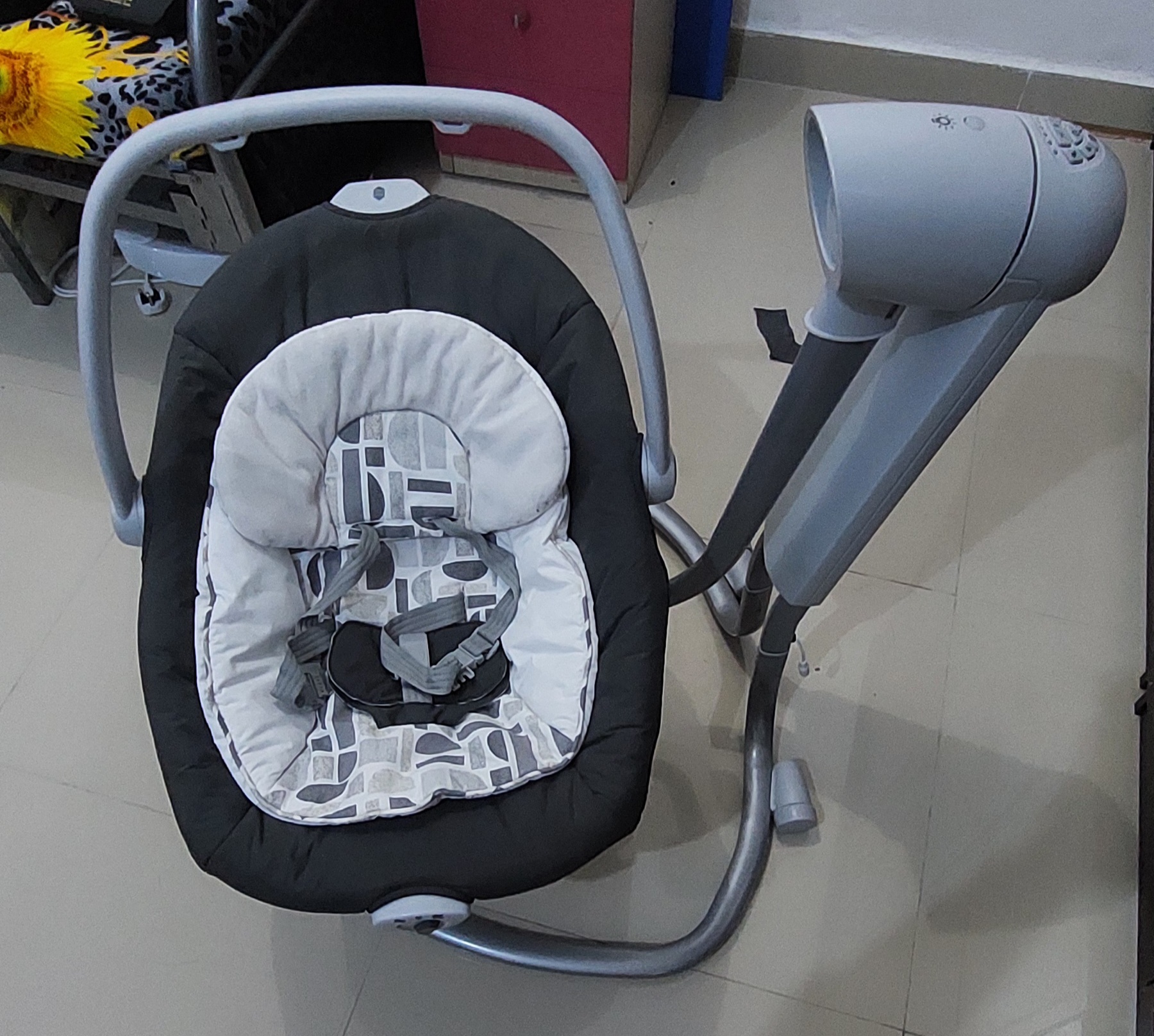 Brand new electric swing - Image 1