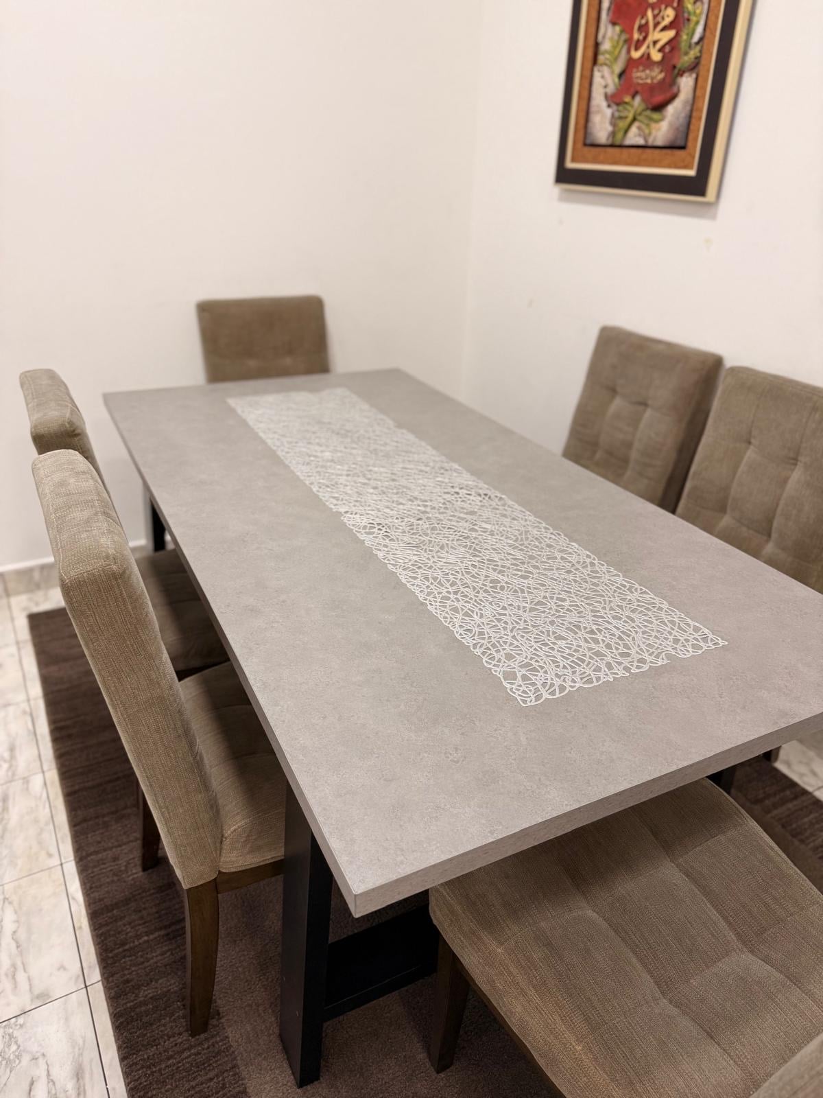 Dining table with 6 chairs  - Image 2