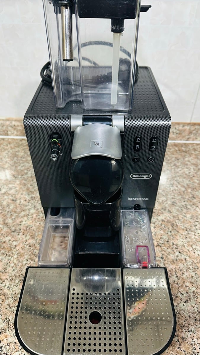 Nesspresso Lattissimia coffee machine - Image 2